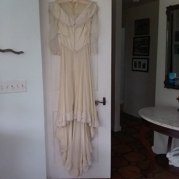 Vintage Silk & Velvet Wedding Dress Pearl & Lace - Picture 9 of 9